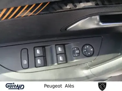 Photo 12 Peugeot 2008  PureTech 130 S&S BVM6