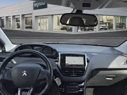 Photo 17 Peugeot 2008  PureTech 130ch S&S EAT6