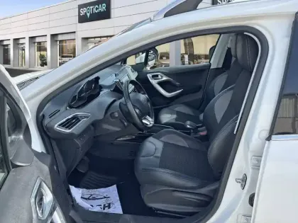 Photo 18 Peugeot 2008  PureTech 130ch S&S EAT6