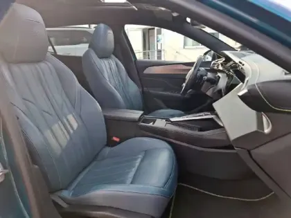 Photo 35 Peugeot 408  PHEV 225 e-EAT8