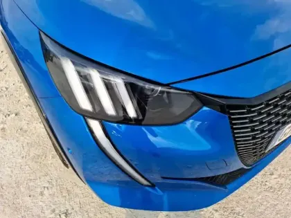 Photo 15 Peugeot 208  PureTech 100 S&S EAT8