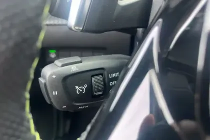 Photo 16 Peugeot 208  Hybrid 100 e-DCS6