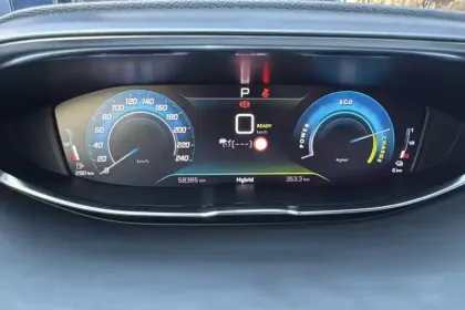 Photo 18 Peugeot 3008  Hybrid 225 e-EAT8
