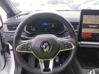 Photo 10 Renault Captur  E-Tech full hybrid 145 ch