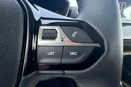 Photo 20 Peugeot 208  Hybrid 110 ch e-DCS6