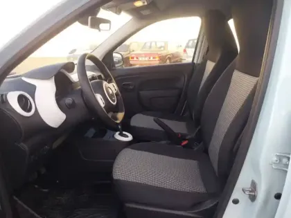 Photo 8 Renault Twingo  III E-Tech