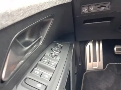 Photo 17 Peugeot 3008  Electrique 210 ch 73 kWh