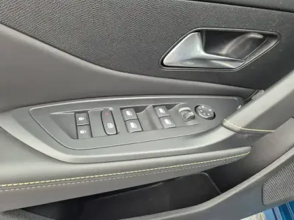 Photo 40 Peugeot 308  Hybrid 136 e-DCS6