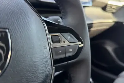 Photo 23 Peugeot 208  Hybrid 110 ch e-DCS6