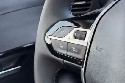 Photo 22 Peugeot 208  Hybrid 110 ch e-DCS6