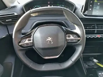 Photo 8 Peugeot 208  Electrique 50 kWh 136ch