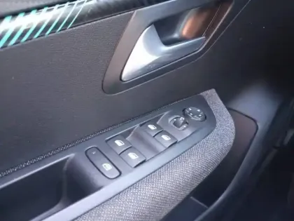 Photo 14 Peugeot 208  Electrique 50 kWh 136ch