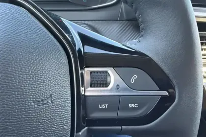 Photo 18 Peugeot 208  Hybrid 110 ch e-DCS6