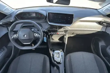 Photo 10 Peugeot 208  Hybrid 110 ch e-DCS6