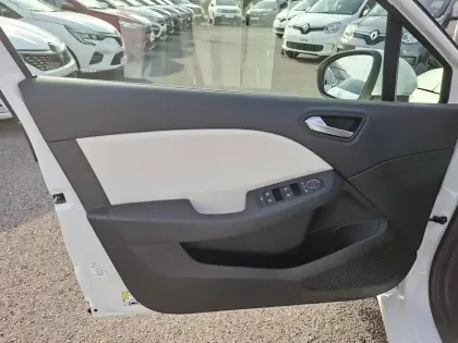 Photo 17 Renault Clio  E-Tech full hybrid 145