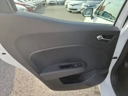 Photo 23 Renault Clio  E-Tech full hybrid 145