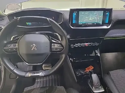Photo 33 Peugeot 2008  PureTech 130 S&S EAT8