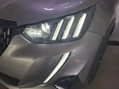 Photo 12 Peugeot 2008  PureTech 130 S&S EAT8