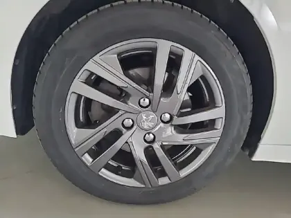 Photo 31 Peugeot 208  PureTech 100 S&S BVM6