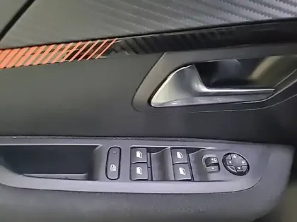 Photo 46 Peugeot 208  PureTech 100 S&S BVM6