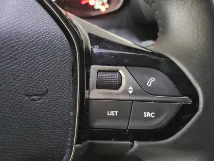 Photo 44 Peugeot 208  PureTech 100 S&S BVM6