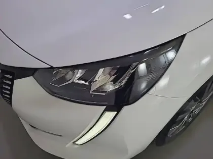 Photo 34 Peugeot 208  PureTech 100 S&S BVM6