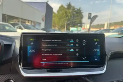 Photo 15 Peugeot 2008  Electrique 136 ch