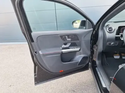 Photo 15 Mercedes GLA 200 d AMG Line
