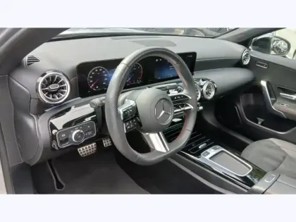Photo 15 Mercedes Classe A 200 d AMG Line
