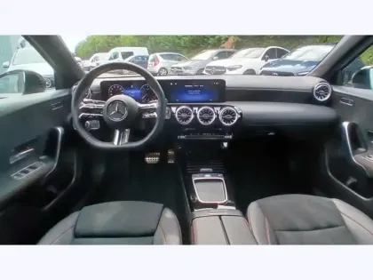 Photo 10 Mercedes Classe A 200 d AMG Line