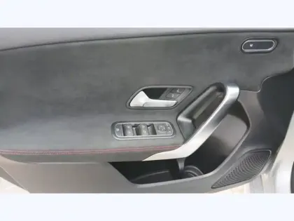 Photo 14 Mercedes Classe A 200 d AMG Line