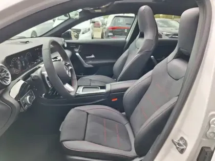 Photo 15 Mercedes Classe A 200 d AMG Line