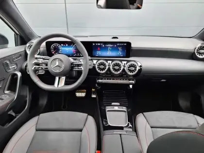 Photo 10 Mercedes Classe A 200 d AMG Line