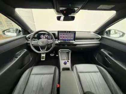 Photo 10 Volkswagen T-roc  1.5 eTSI 150ch R-Line DSG7