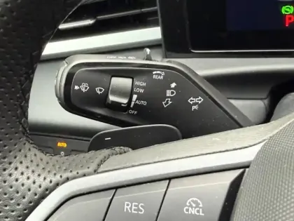 Photo 9 Volkswagen T-roc  1.5 eTSI 150ch R-Line DSG7