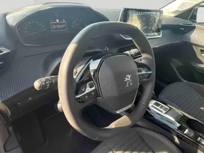 Photo 10 Peugeot 208  e- 136ch Like