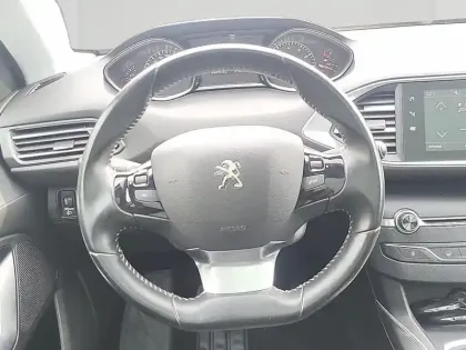 Photo 12 Peugeot 308  1.2 PureTech 130ch E6.3 S&S Allure