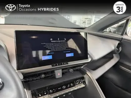 Photo 14 Toyota C-HR  2.0 Hybride Rechargeable 225ch Graphic MY26