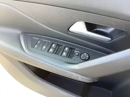 Photo 16 Peugeot 308 Hybrid 145 e-DCS6 Allure