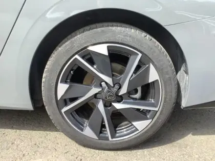 Photo 8 Peugeot 308 Hybrid 145 e-DCS6 Allure