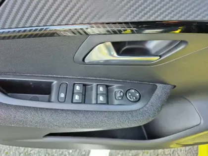 Photo 20 Peugeot 208  Hybrid 110 e-DCS6