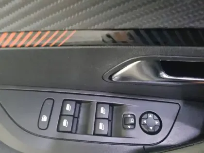 Photo 50 Peugeot 2008  PureTech 100 S&S BVM6