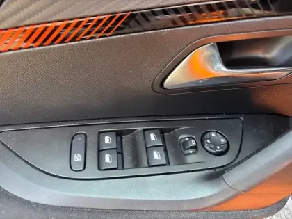 Photo 14 Peugeot 2008  PureTech 100 S&S BVM6