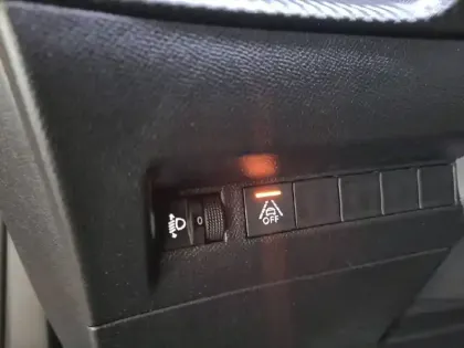 Photo 49 Peugeot 2008  PureTech 100 S&S BVM6