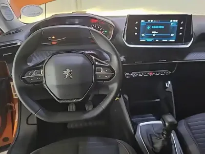 Photo 32 Peugeot 2008  PureTech 100 S&S BVM6