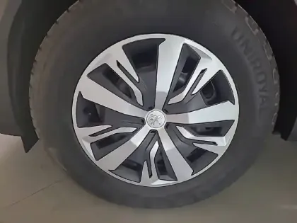 Photo 37 Peugeot 2008  PureTech 100 S&S BVM6