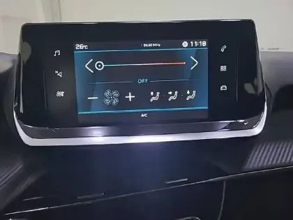 Photo 44 Peugeot 2008  PureTech 100 S&S BVM6