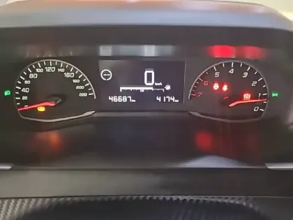 Photo 34 Peugeot 2008  PureTech 100 S&S BVM6