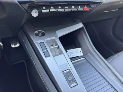 Photo 13 Peugeot 408  Hybrid 145 e-DCS6