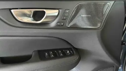 Photo 17 Volvo V60  Micro hybride essence B4 197 ch DCT7